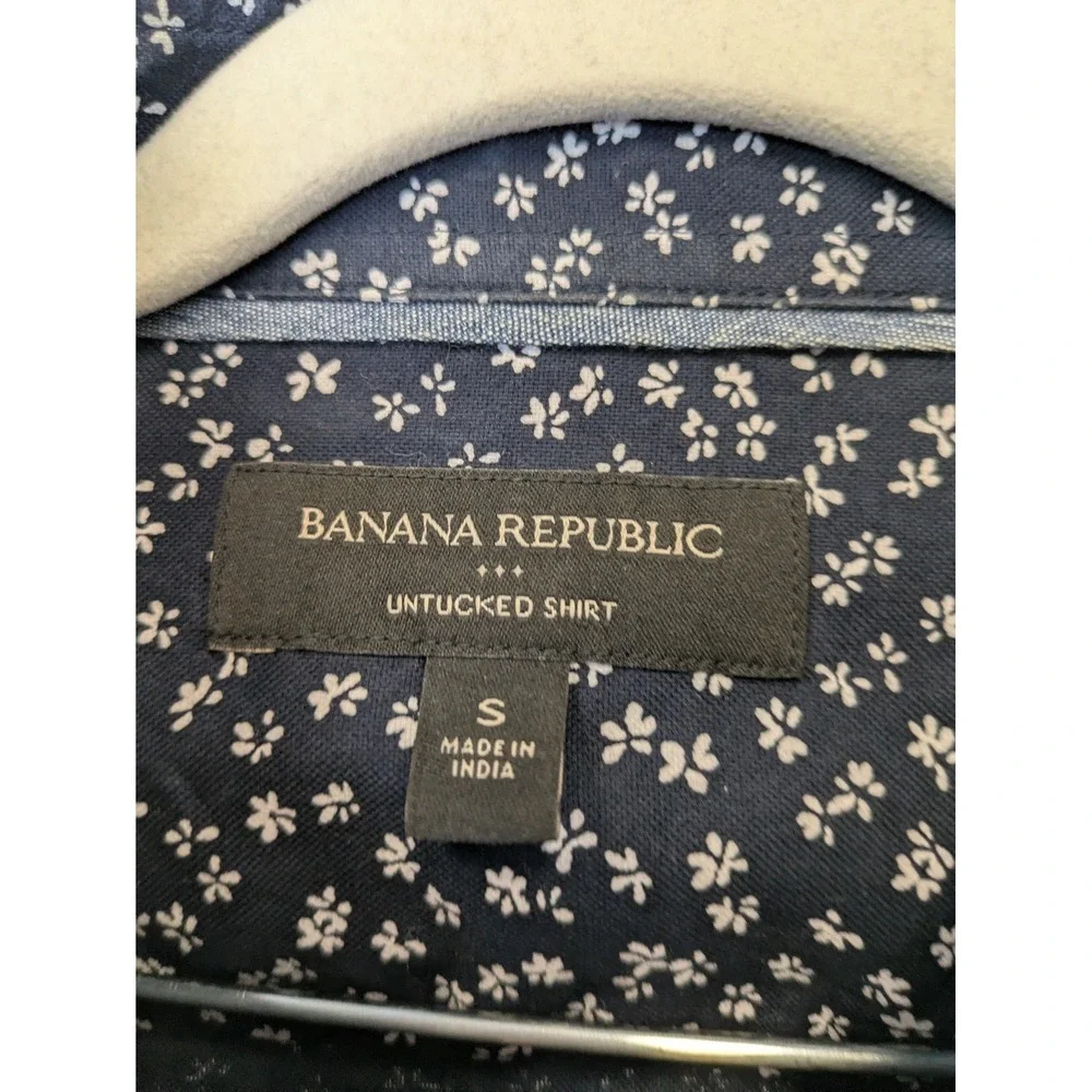 Banana Republic Men's Size S Navy Blue Untucked Shirt White‎ Floral Pattern